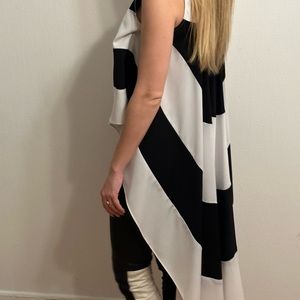 Stripped shirt with flowing back.